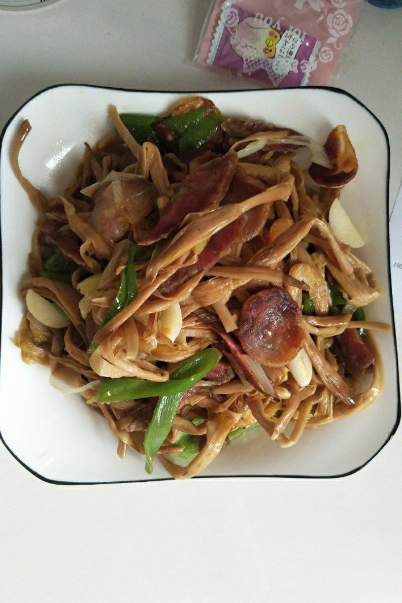 家常菜～木耳黄花菜炒肉