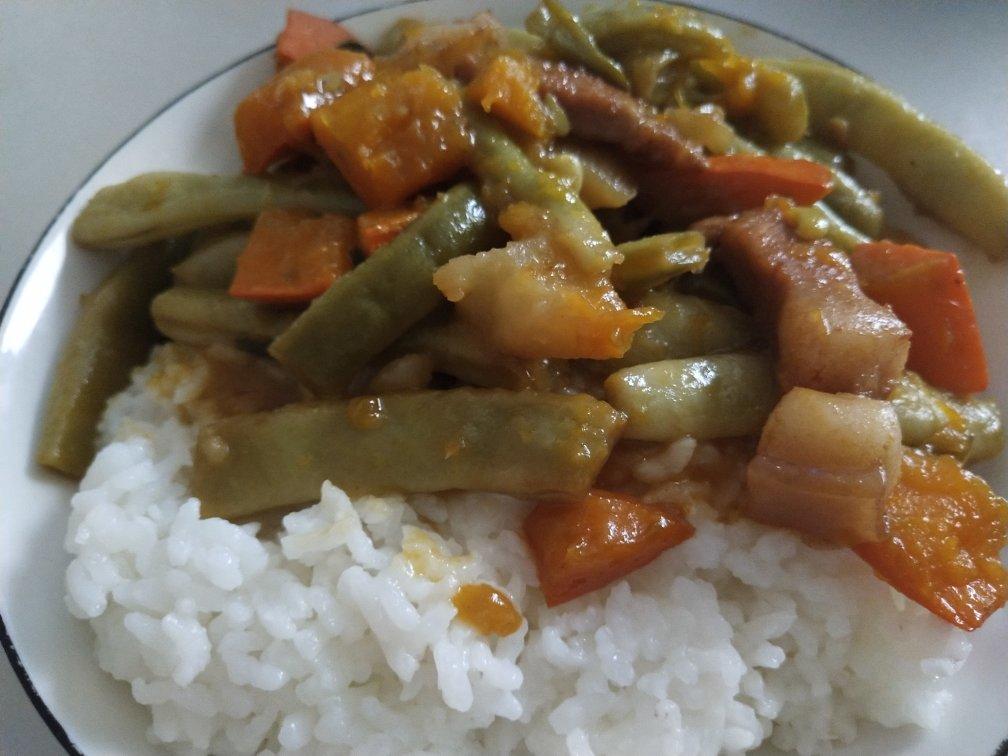 芸豆炖土豆加五花肉
