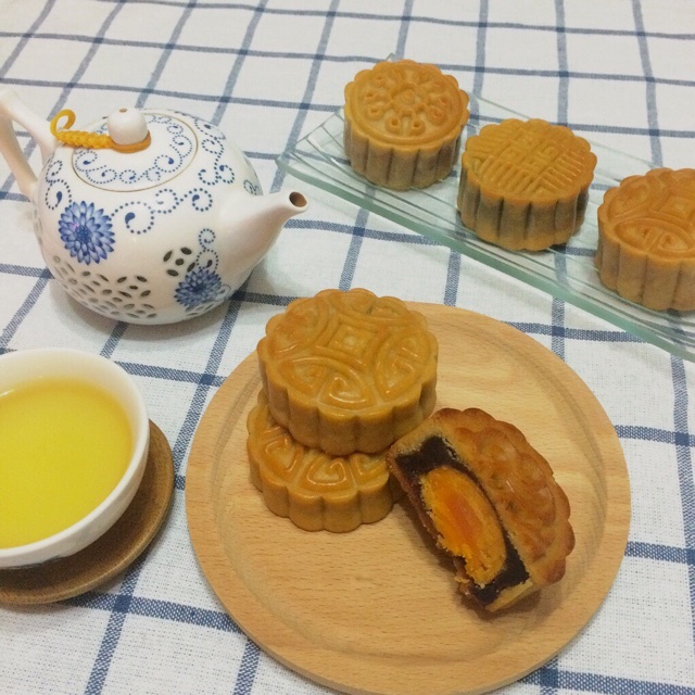 广式月饼—蛋黄莲蓉月饼