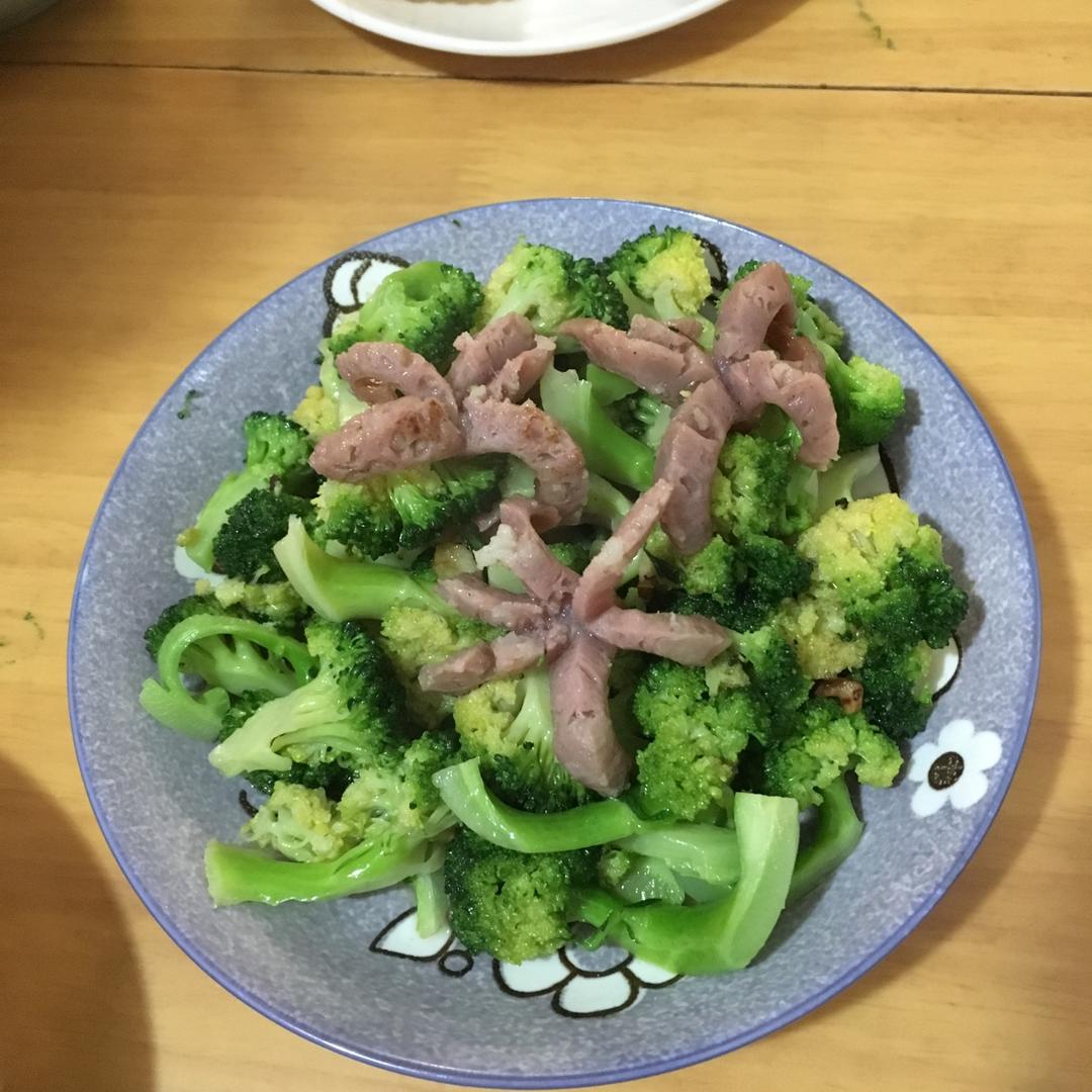 蒜香西兰花炒脆皮肠