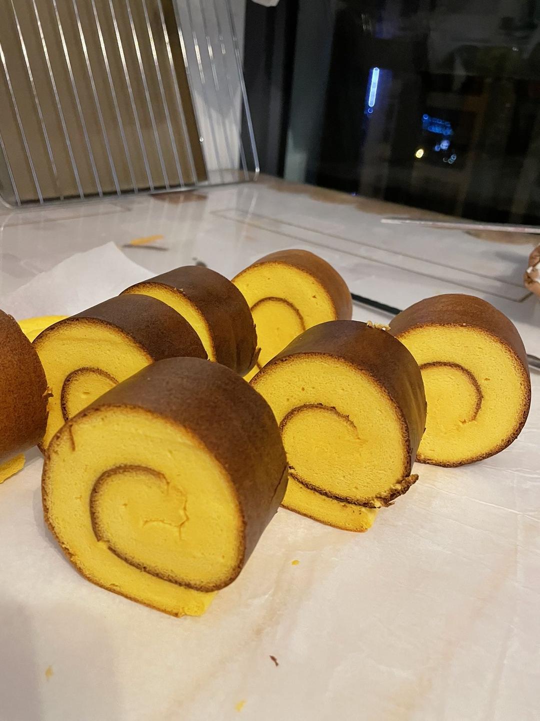 超详细的瑞士卷奶油蛋糕卷原味蛋糕卷的制作方法 饱满不掉皮不开裂（附模具换算方法）