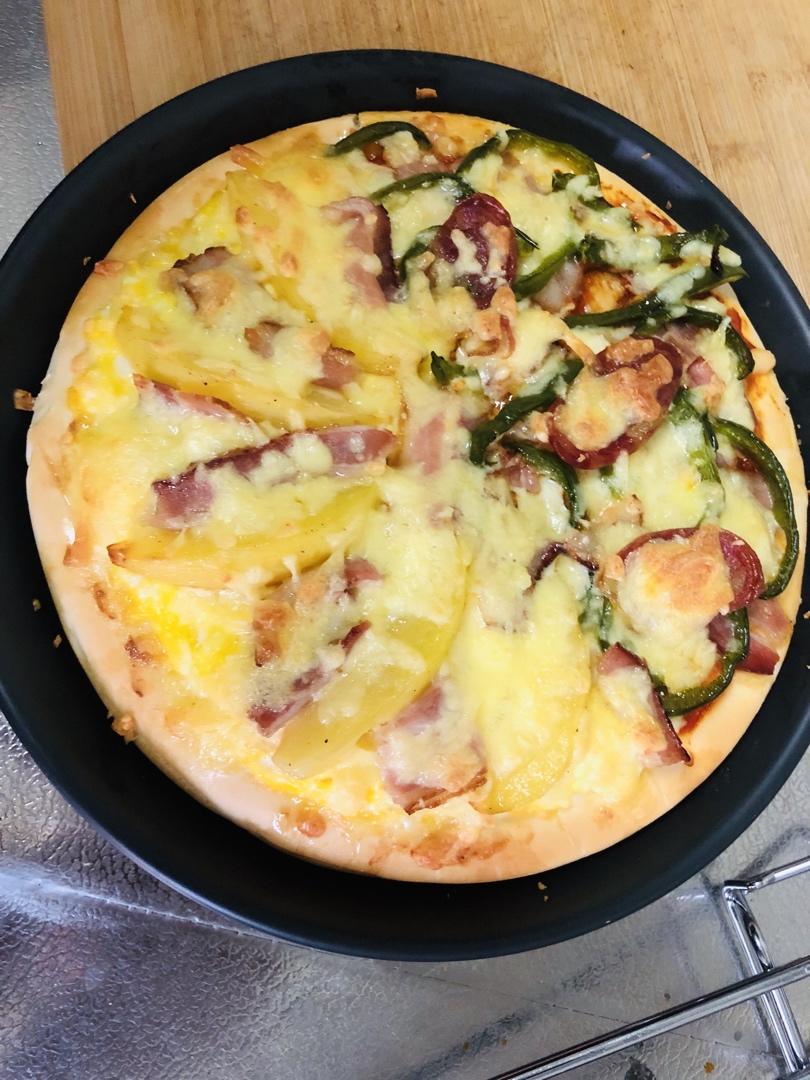 培根薯角鸡蛋沙拉披萨