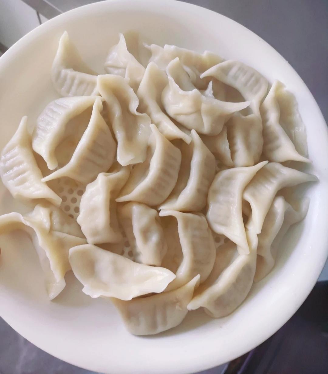 白菜花生碎饺子的做法