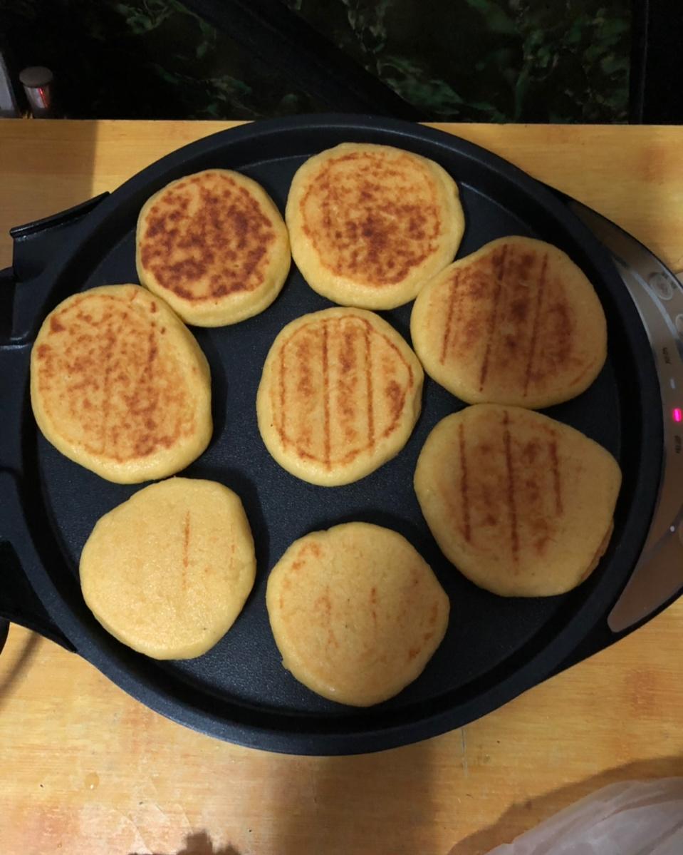 玉米面饼子