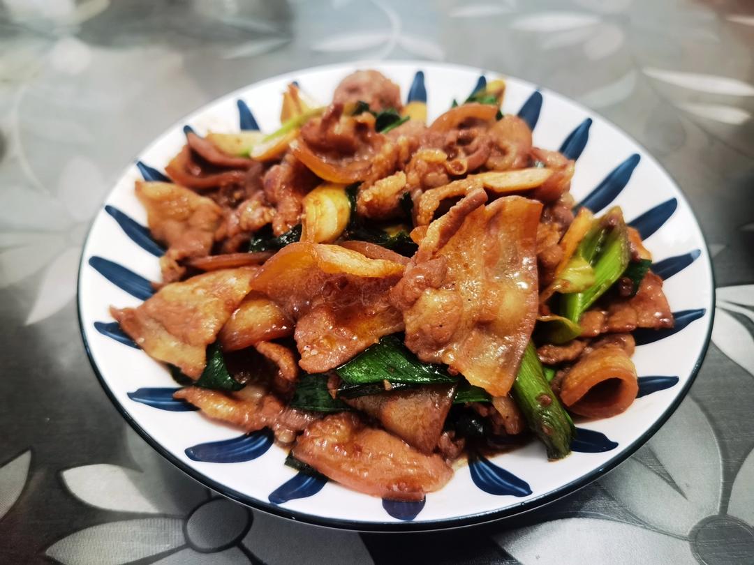 超级下饭米饭扒光光——葱爆五花肉片