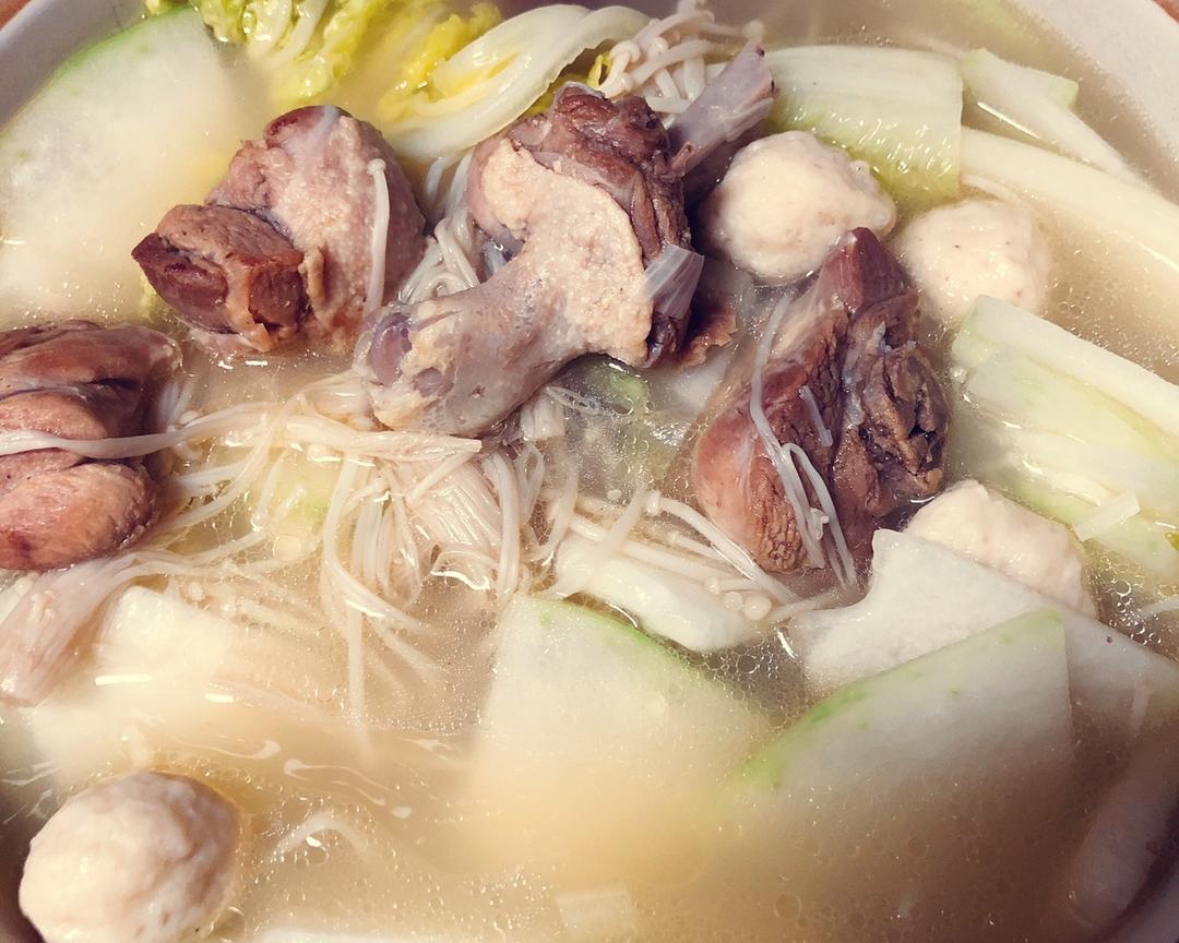 砂锅鸭腿汤的做法