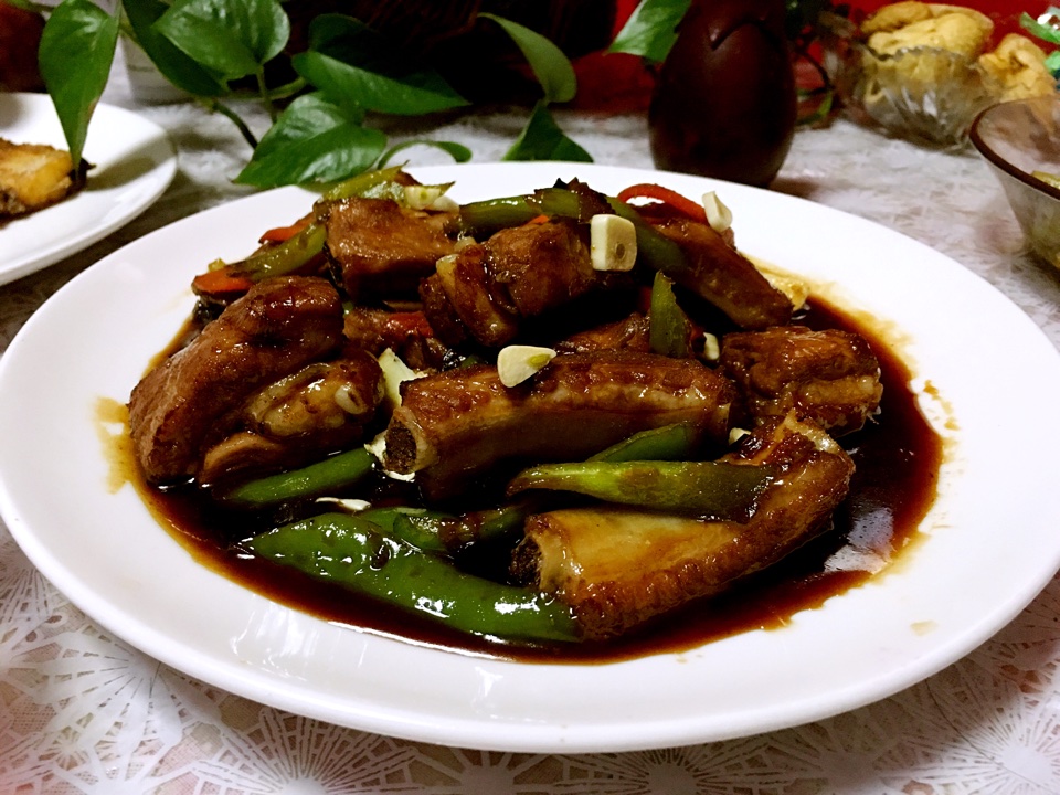 超级好吃的红烧小排