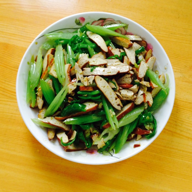 素菜：芹菜炒豆腐干