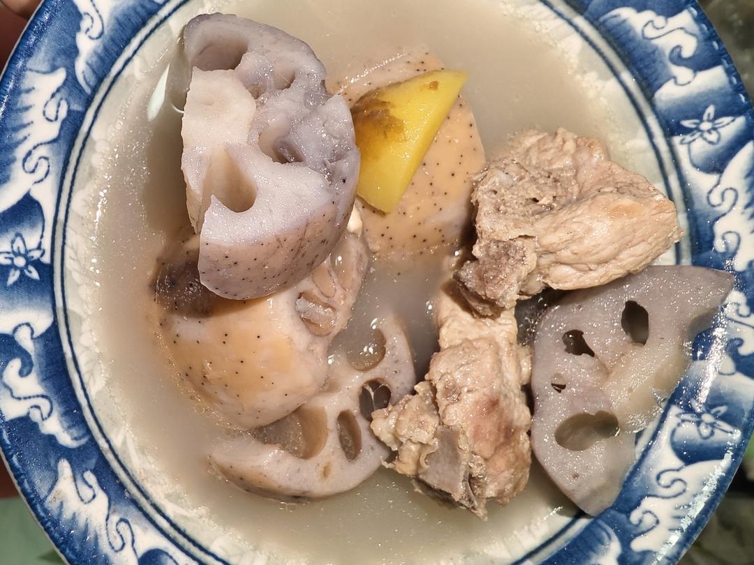 莲藕龙骨汤