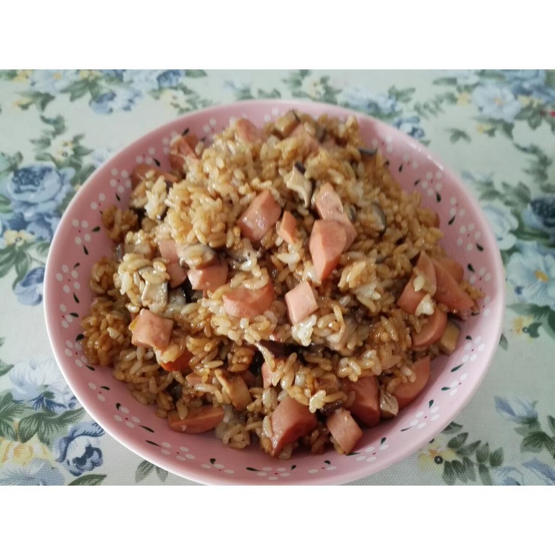 电饭锅香菇香肠饭(●´∀｀●)