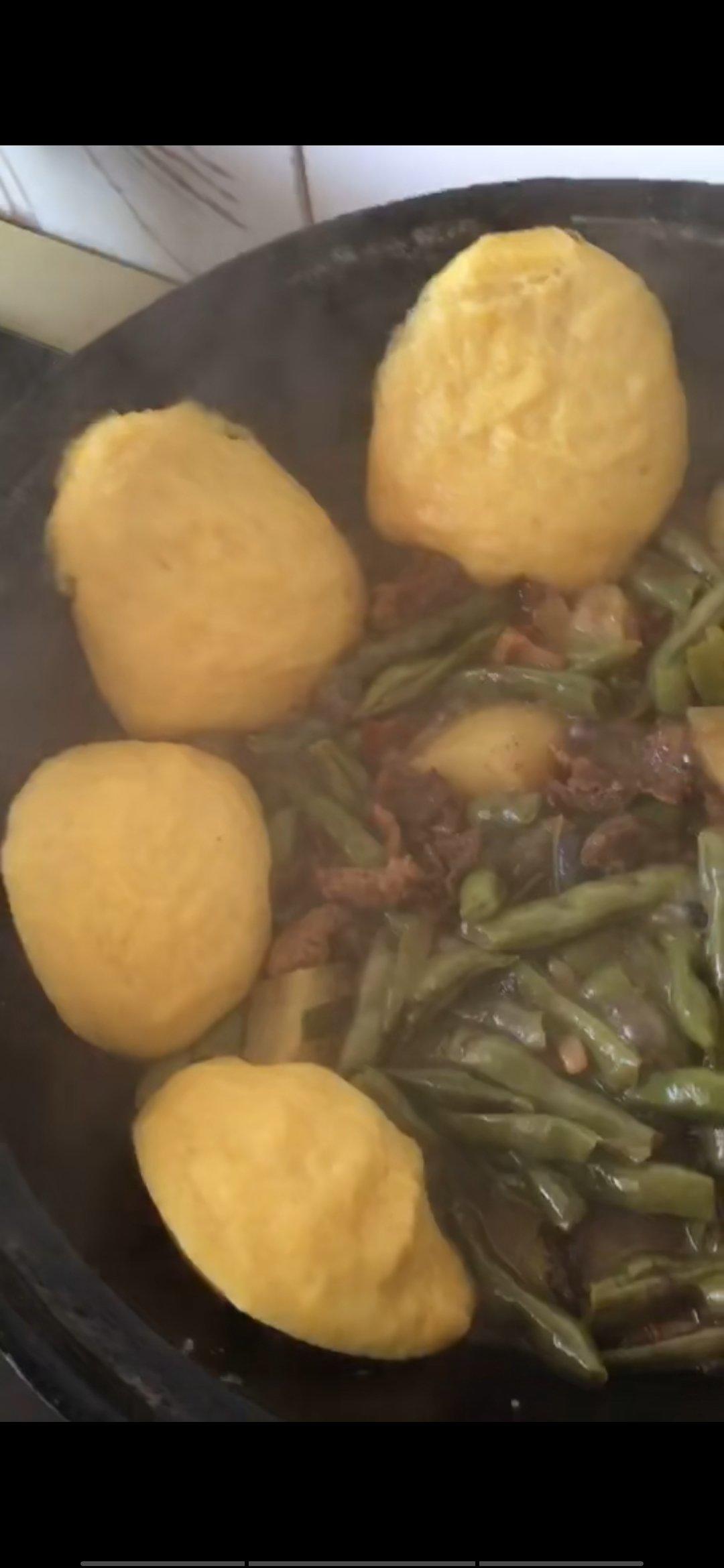 锅贴玉米面饼子