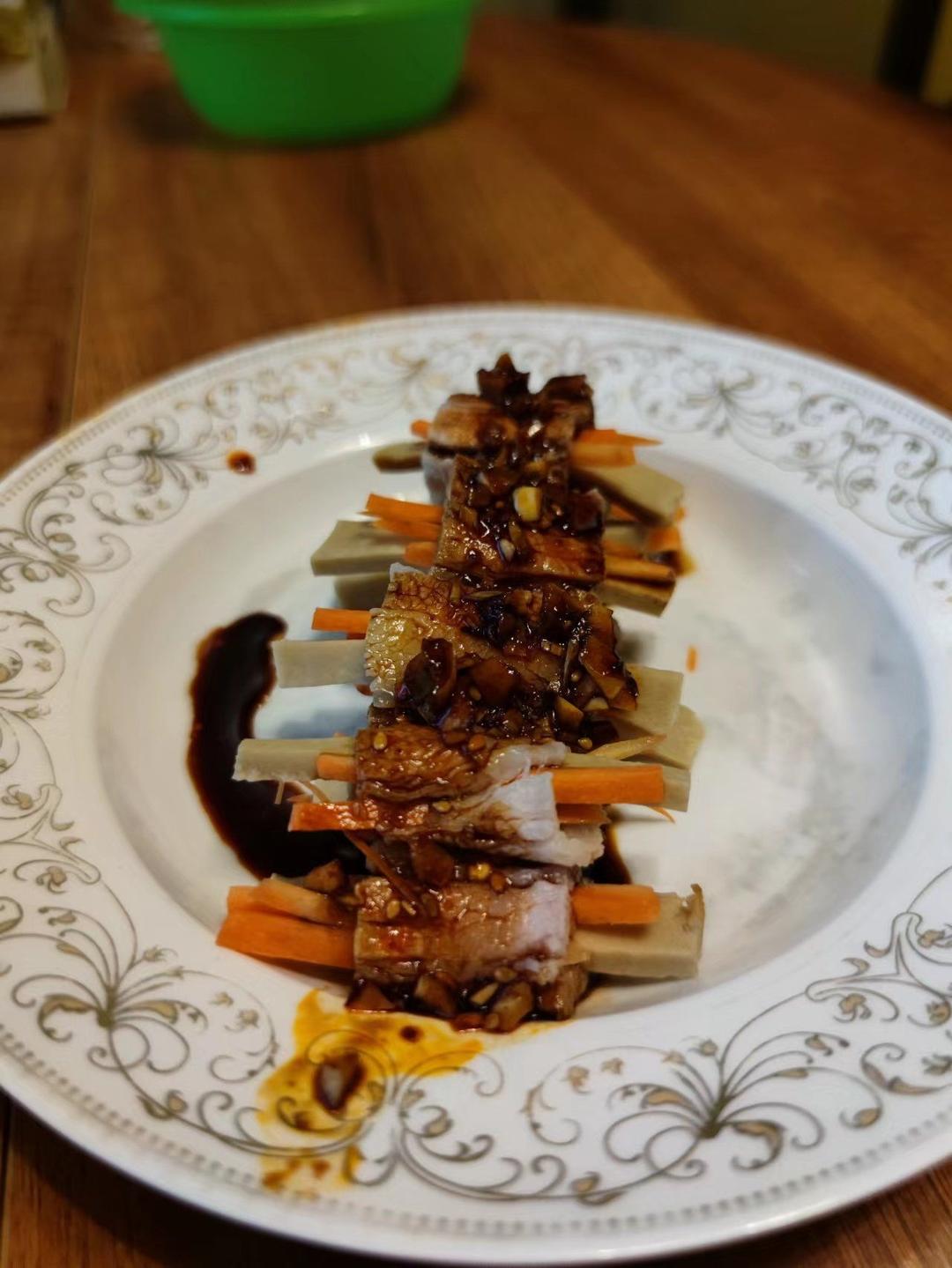 厨师长教你：“蒜泥白肉”的家常做法，看的口水直流