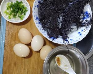 集香酥与滑嫩于一体的紫菜煎蛋的做法 步骤1
