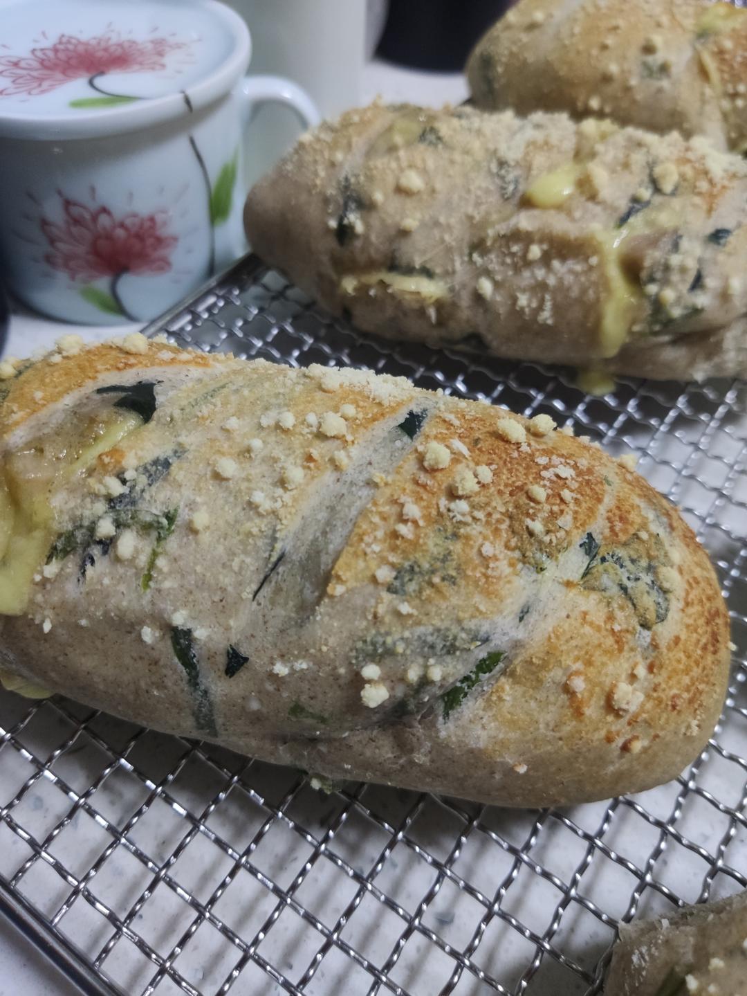 好吃不腻的咸口面包｜【全麦菠菜芝士面包】