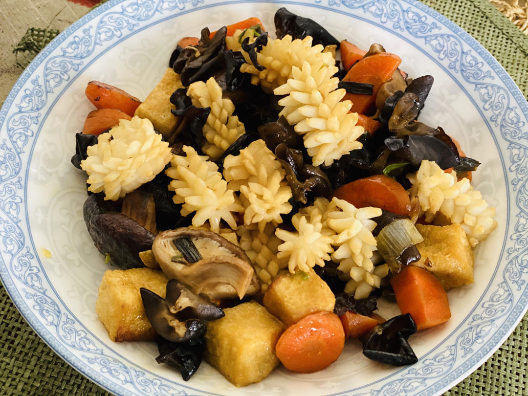 做过 胡萝卜木耳炒鲜鱿 没有鲜鱿鱼就用了