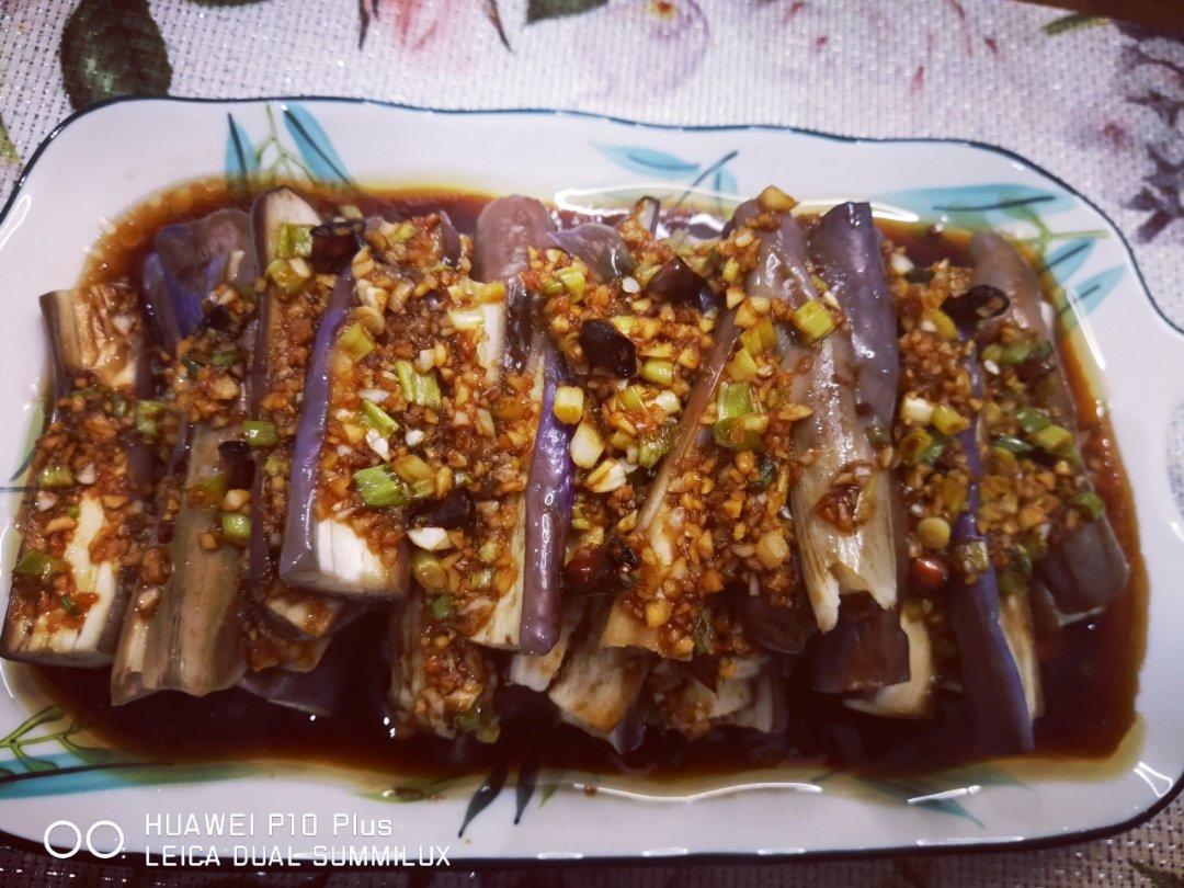 做菜太热，懒宝贝接着10分钟快手算你狠的蒜泥蒸茄子