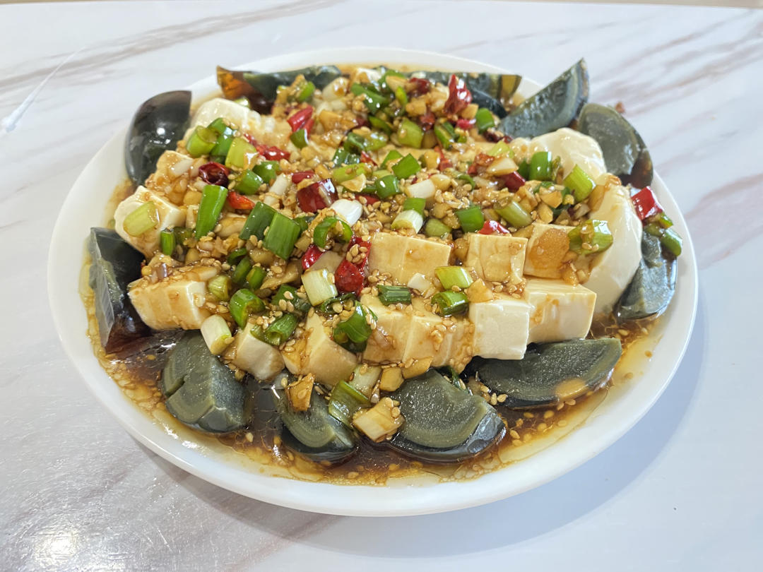 皮蛋拌豆腐