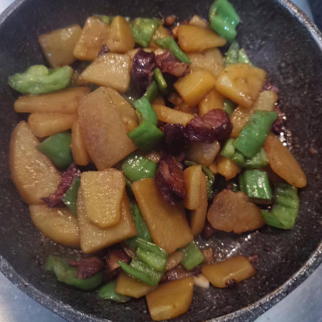 腊肠炒土豆