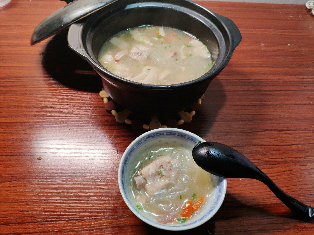 【秋季养生汤】秋冬润肺的养生汤，全家一起喝！