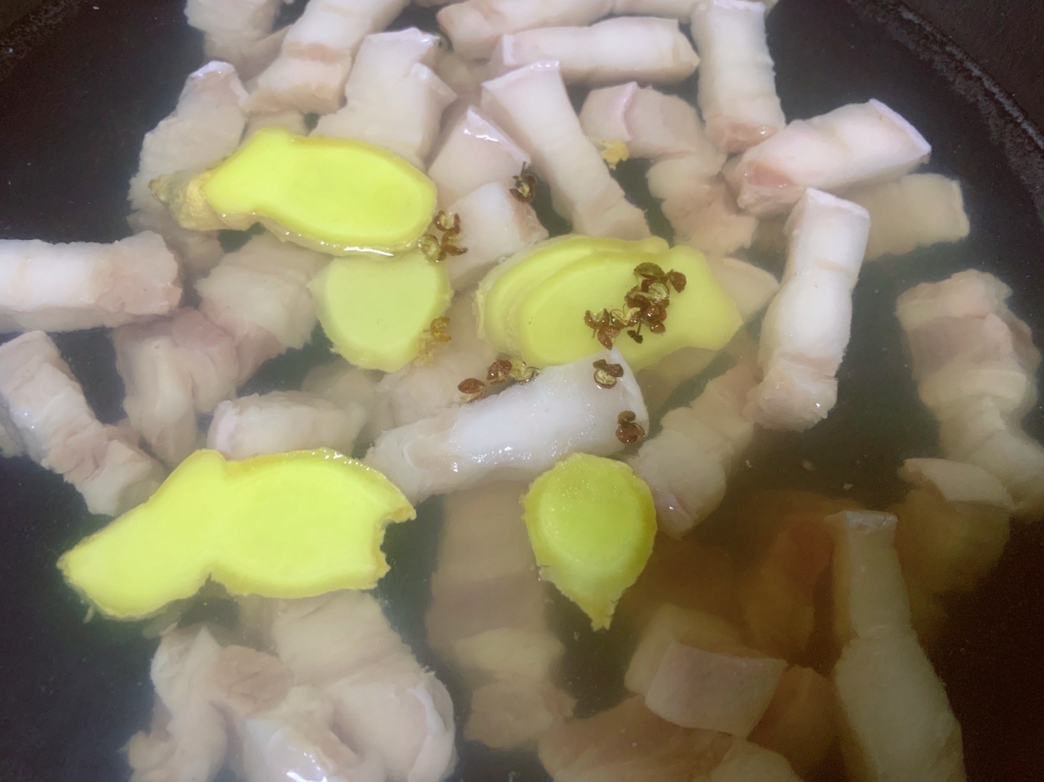 红烧肉焖雷笋～浓郁汤汁拌饭超好吃的的做法 步骤2