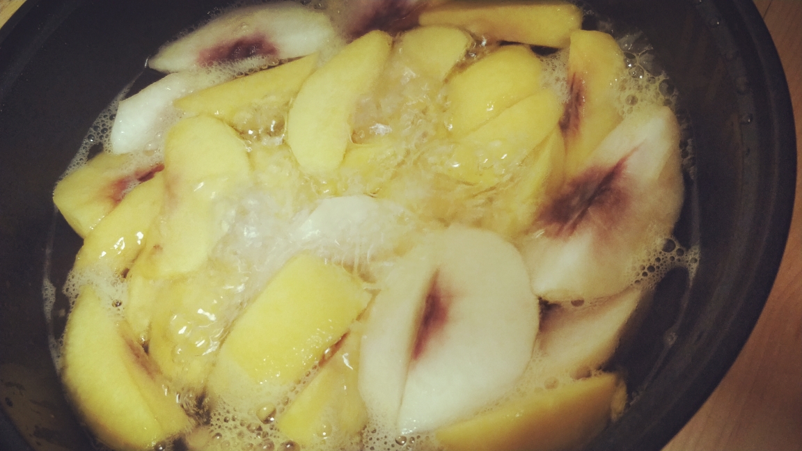 黄桃白桃罐头的做法 步骤4