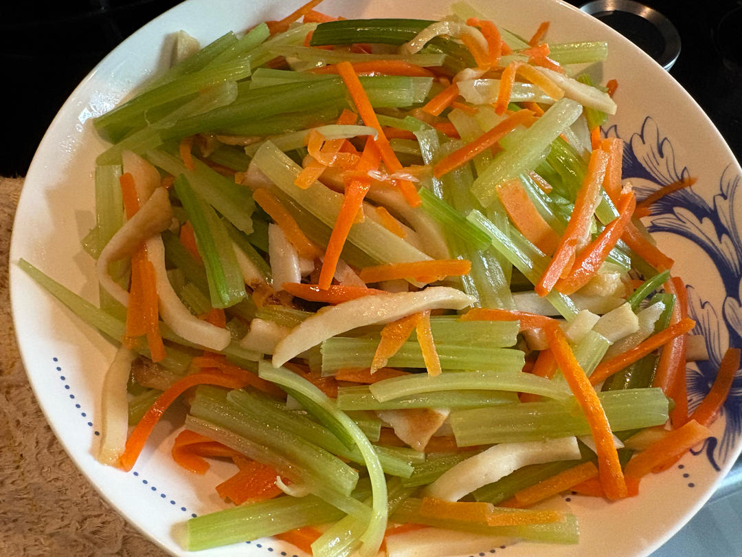 温州鱼饼炒芹菜