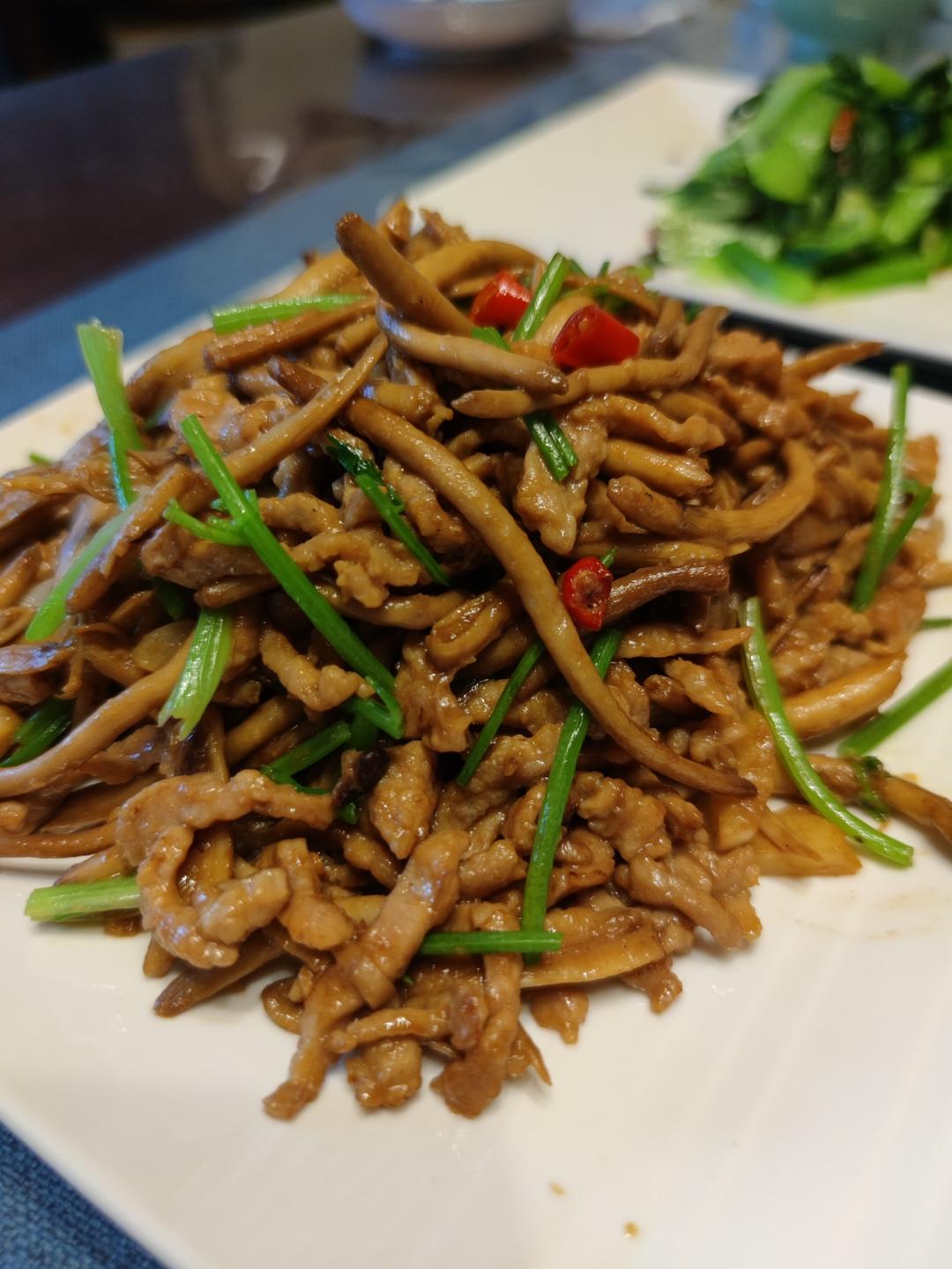 肥牛小炒茶树菇~