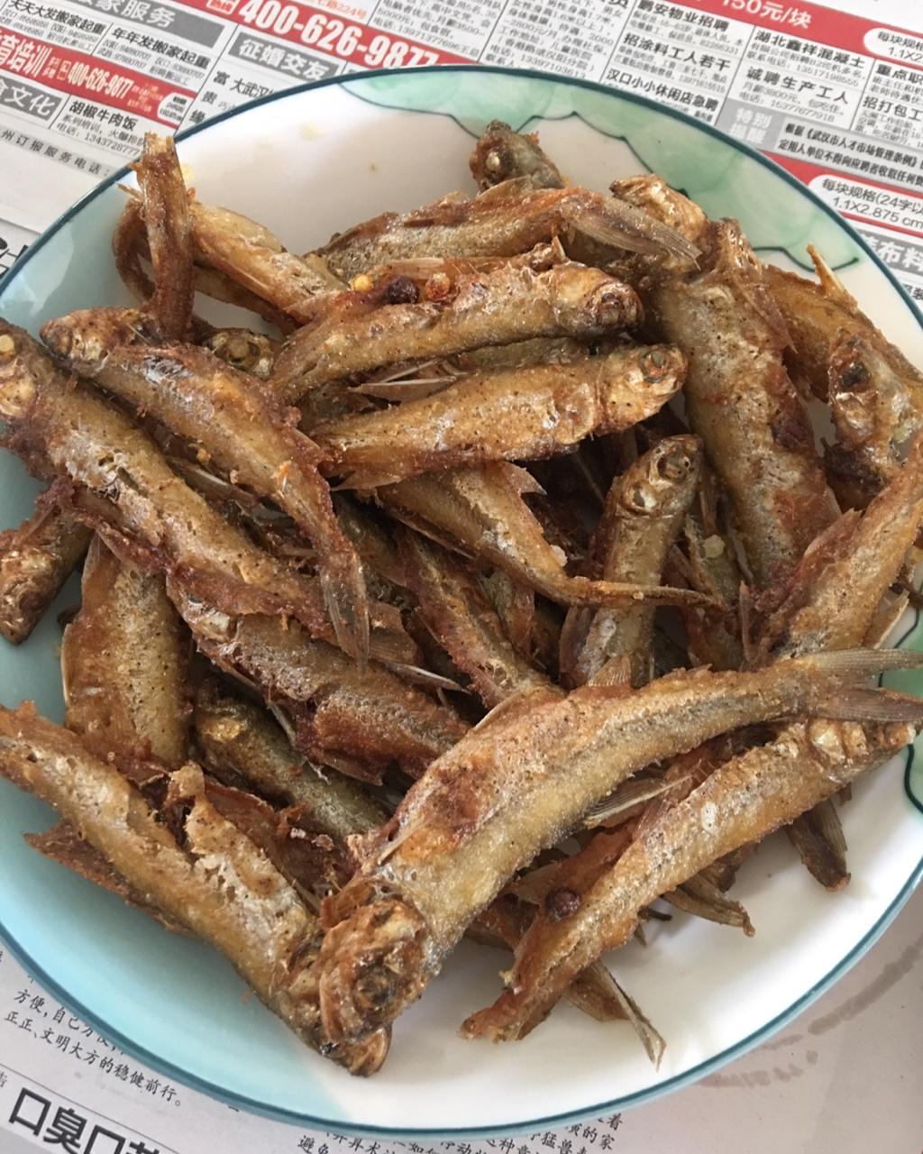 油炸野生小鱼