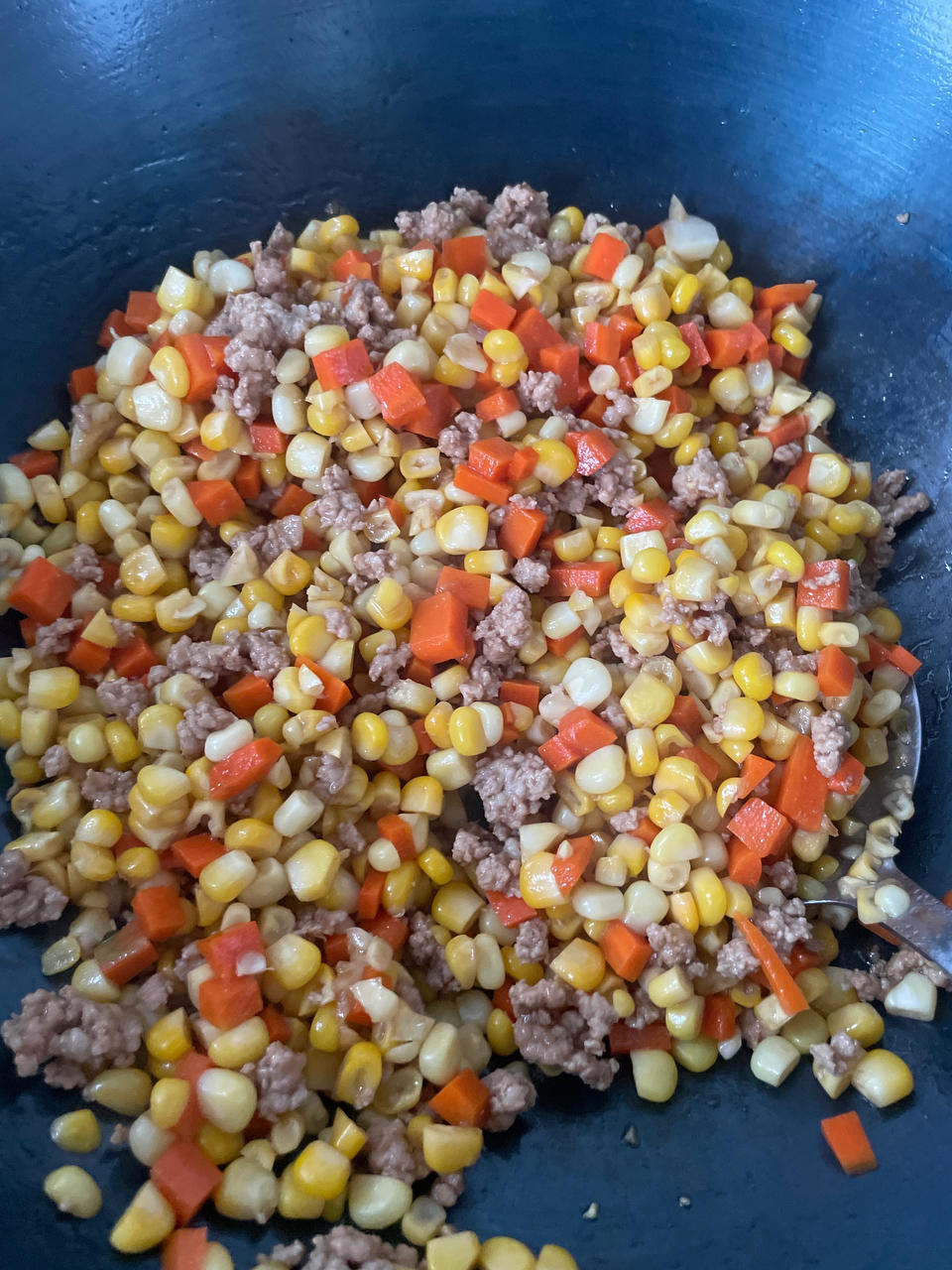 玉米胡萝卜炒肉沬