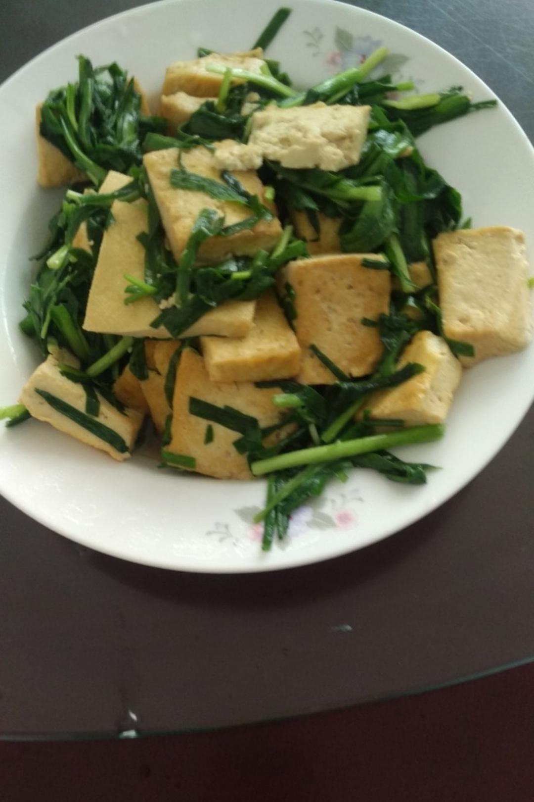 外焦里嫩的豆腐炒韭菜