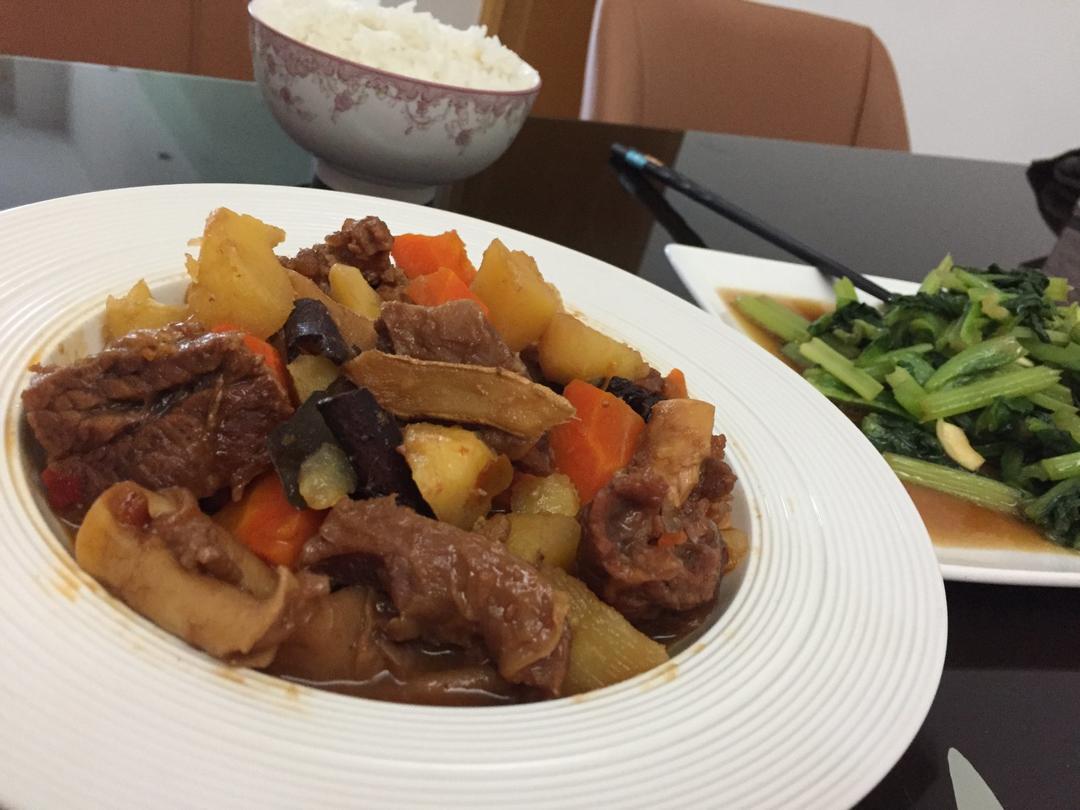 土豆焖牛腩