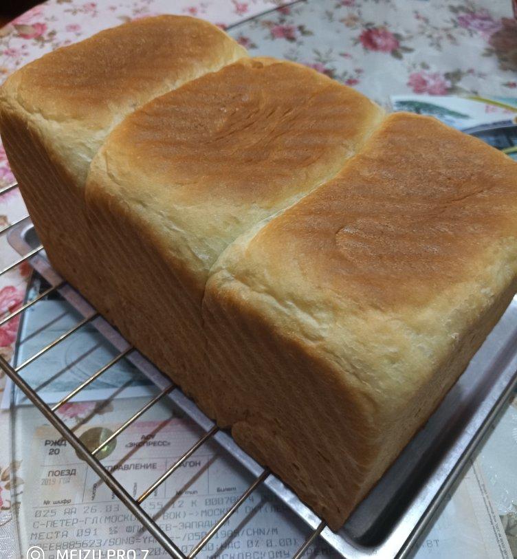 葛龙女做的用烤箱自己做面包--手工牛奶吐司面包