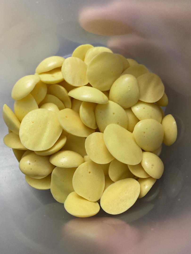入口即化的无添加蛋黄溶豆