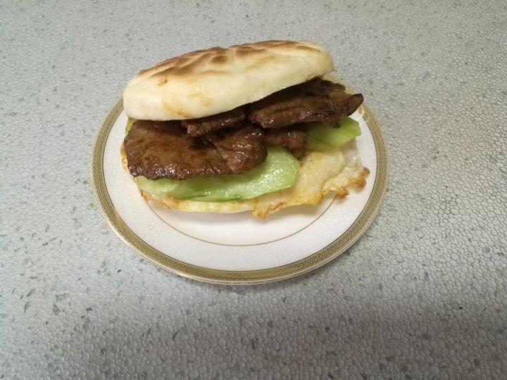 烧饼夹里脊