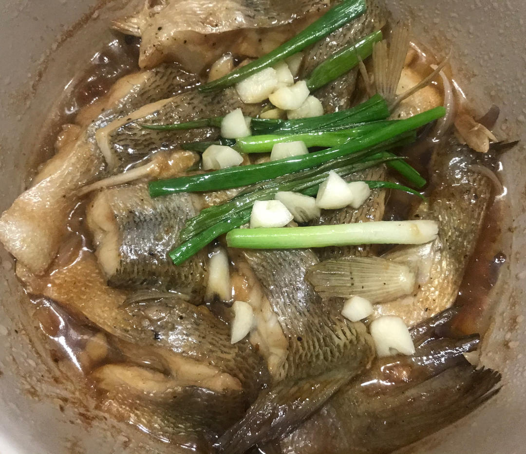 葱香焗鲈鱼