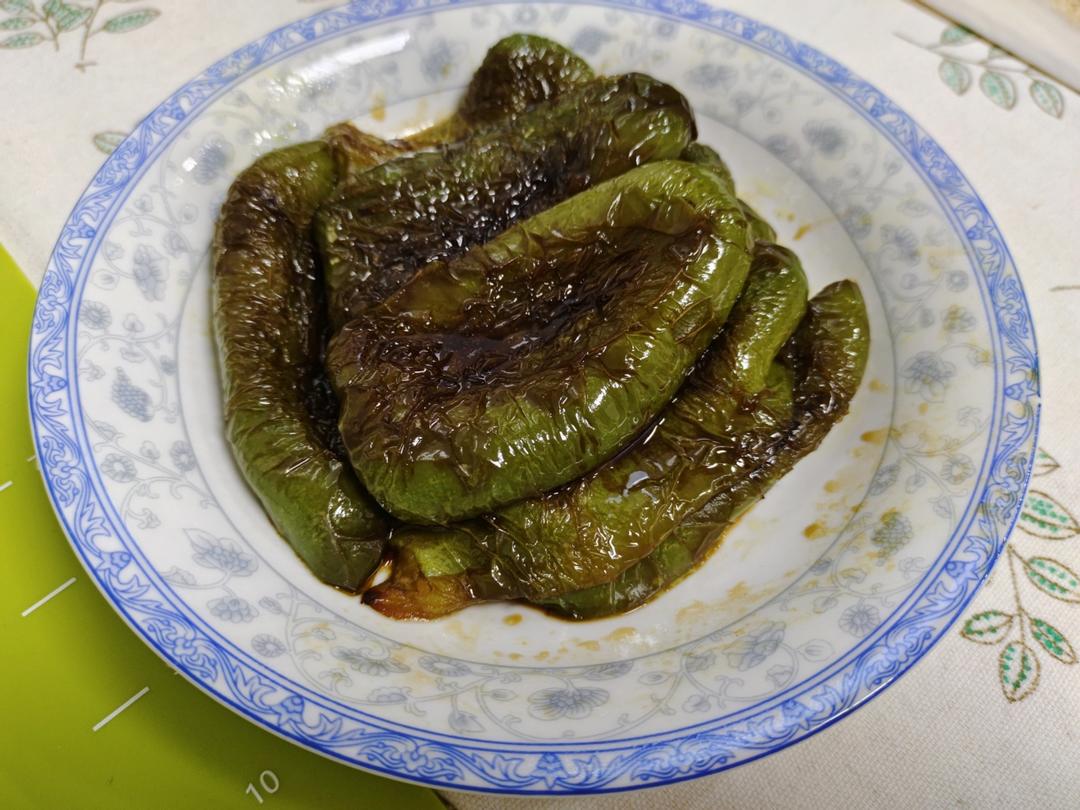 百吃不厌的糖醋虎皮青椒，有丰富的维C、膳食纤维，多吃益善