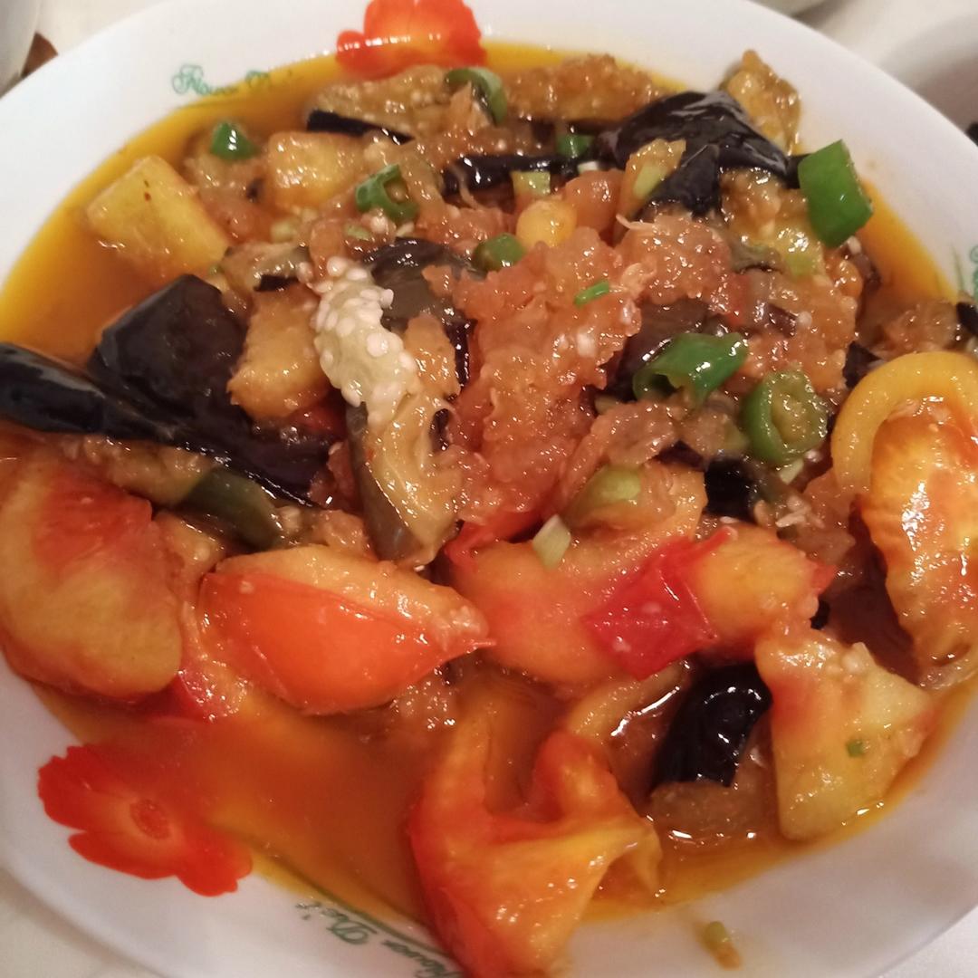 红烧茄子（佐西红柿尖椒）