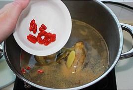 枣杞乳鸽汤的做法 步骤8