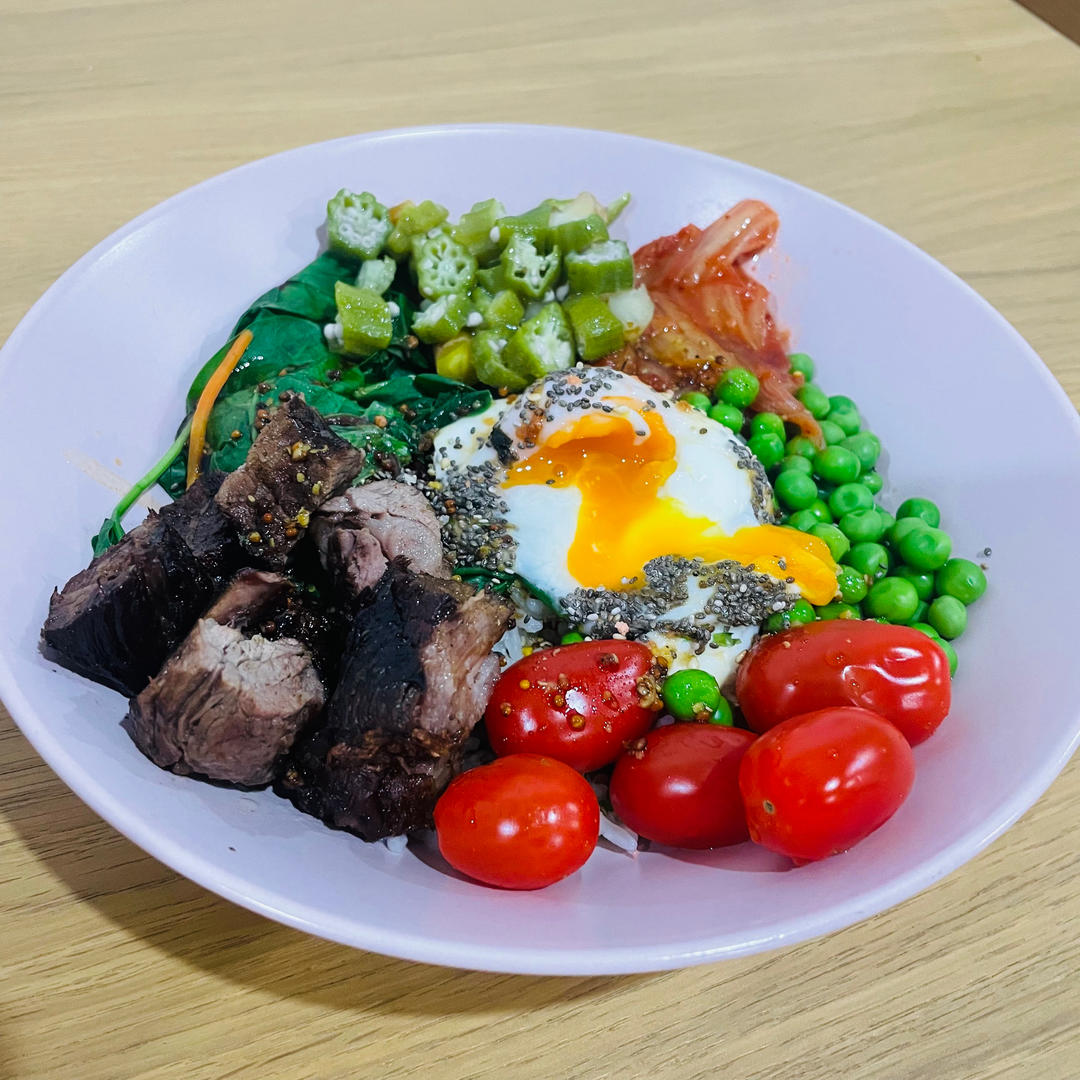 健康美味的牛肉大虾波奇饭！！牛油果和芒果一口包的感觉太棒！