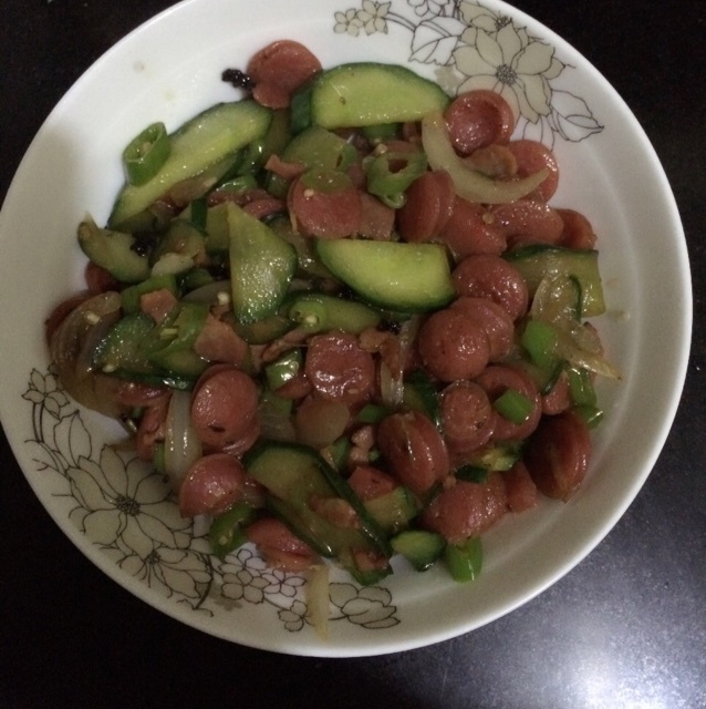 剩下空心要不要78做的青椒炒热狗