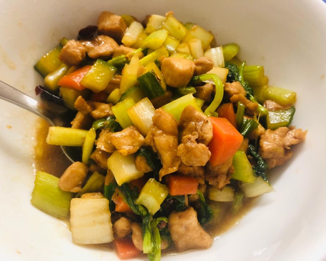 厨师长教你: “宫保鸡丁”的川味正宗做法, 一看就有食欲, 收藏了