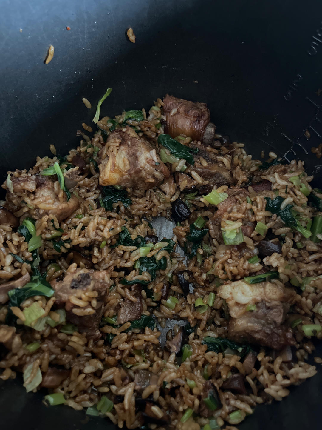 喷香排骨焖饭（爆好吃）