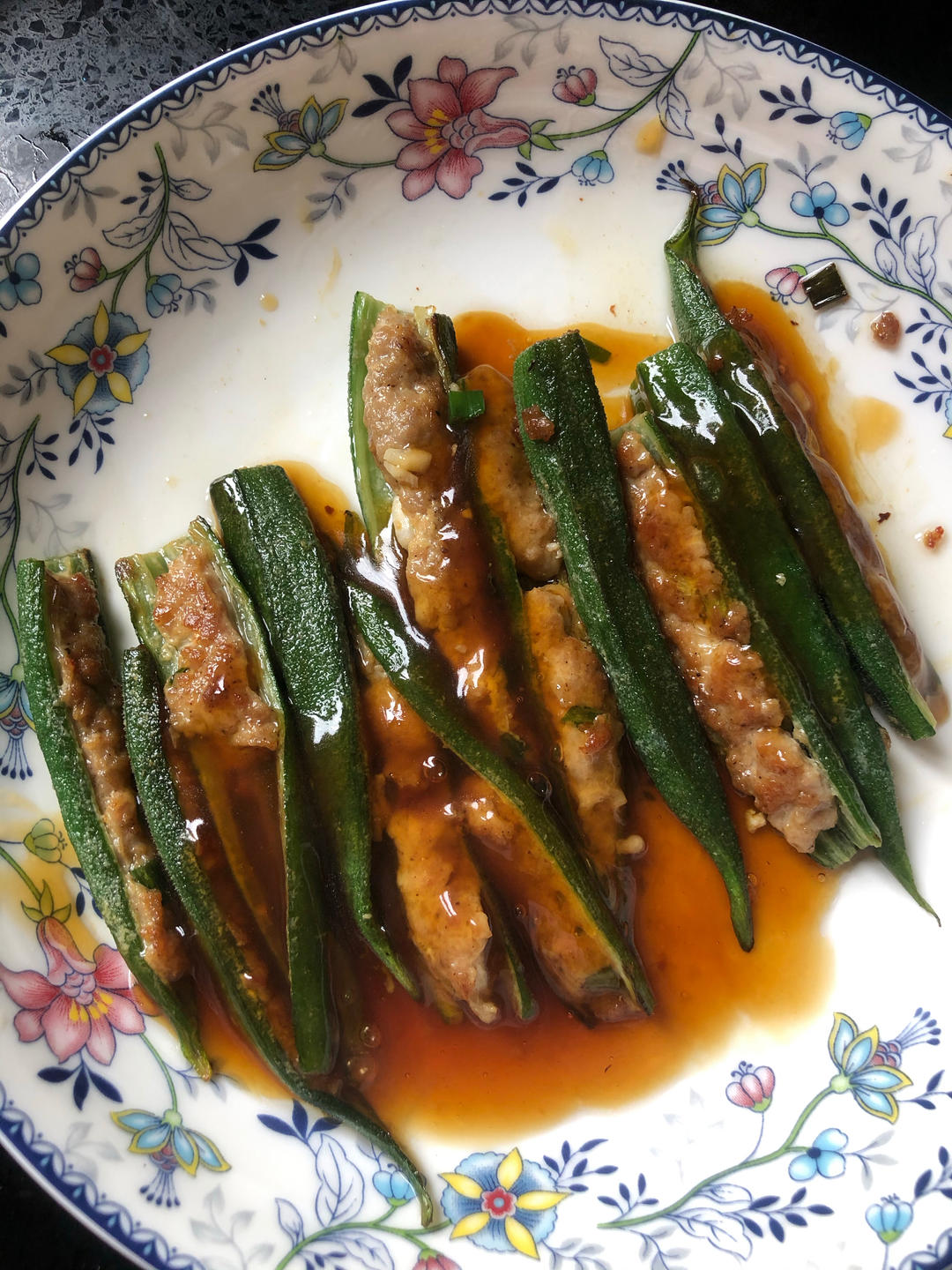 赤汁秋葵酿肉，每口都是鲜