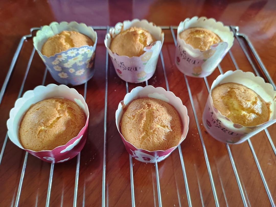 全蛋海绵纸杯蛋糕