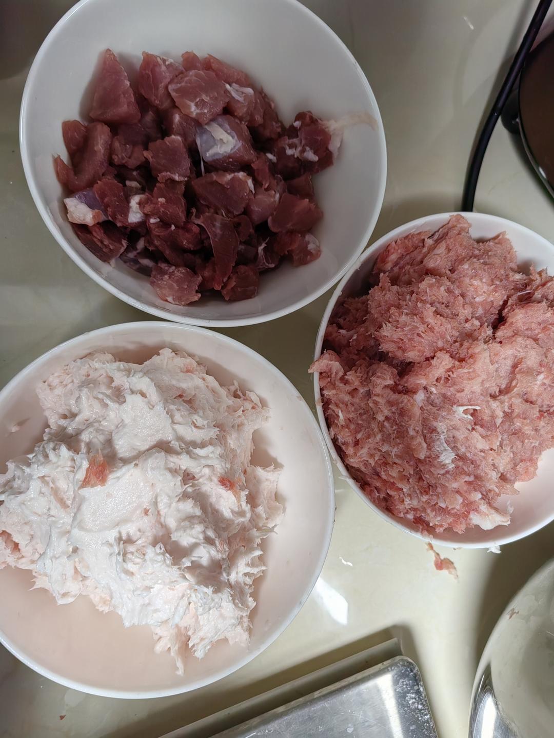 实验多次味道终于满意了～黑椒脆皮烤肠