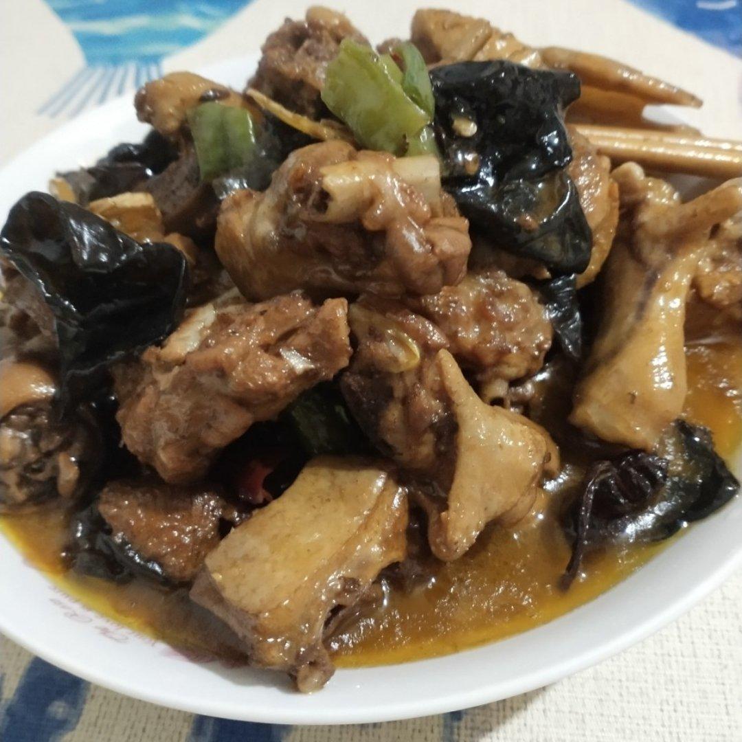 木耳烧鸭