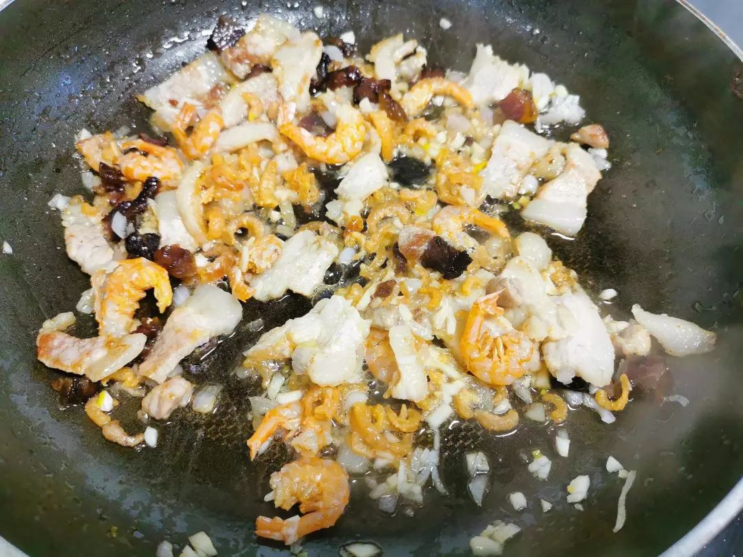 饭菜一锅的美味—开洋菌菇五花肉南瓜饭的做法 步骤6