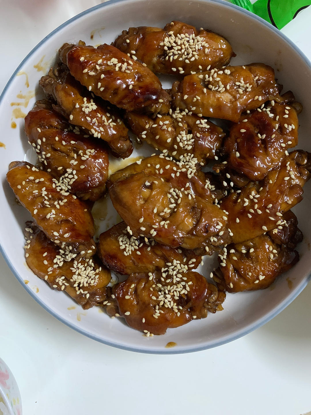 可乐鸡翅，好吃到舔手指，隔壁小孩馋哭了！