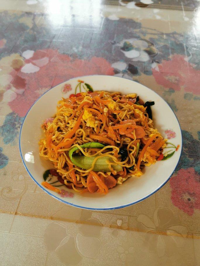 秒杀路边摊的炒方便面