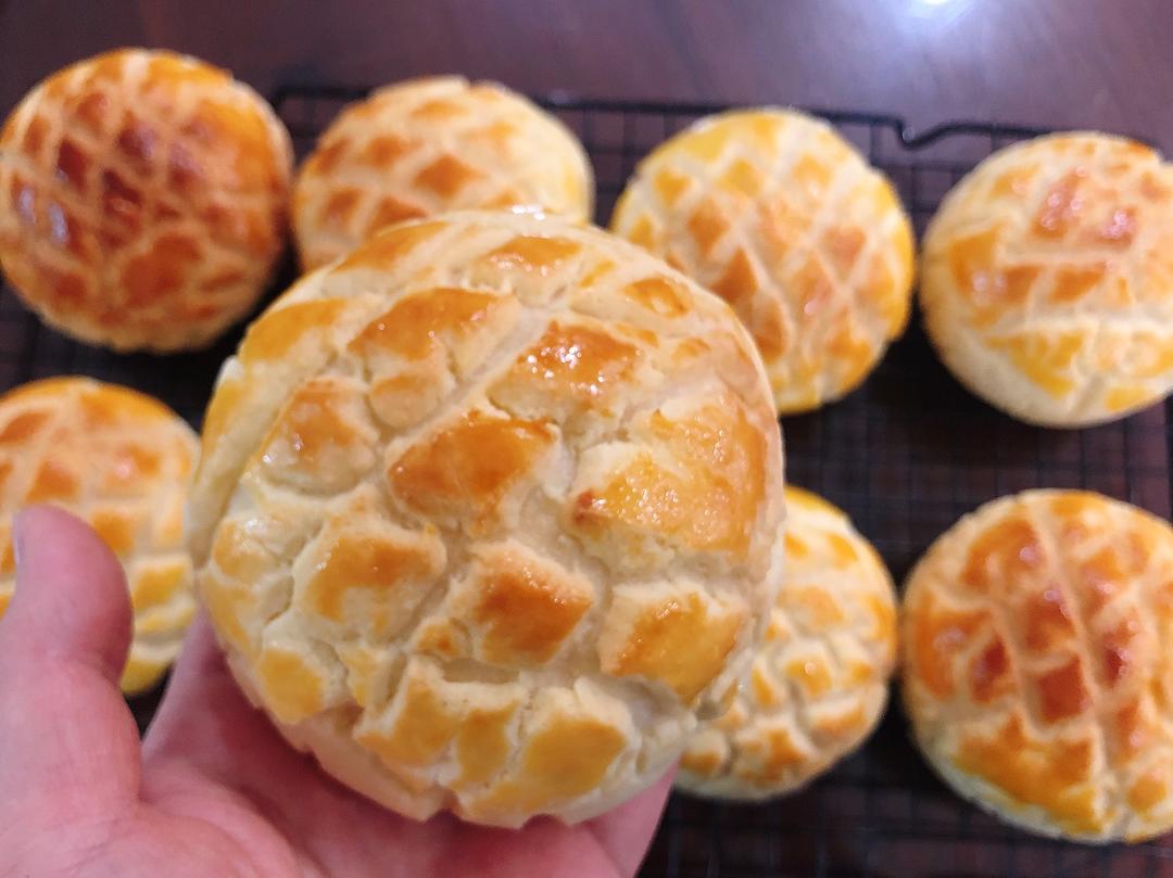 好吃到炸裂的港式菠萝包（附带制作酥皮的小视频）